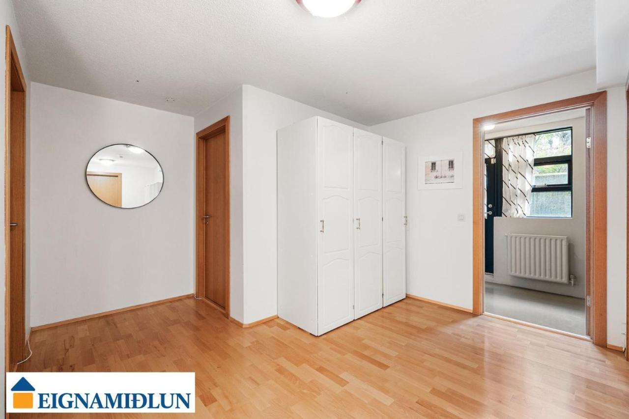 Large Apartment Close To The Centre レイキャヴィーク エクステリア 写真