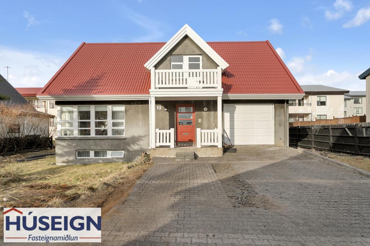 Large Apartment Close To The Centre レイキャヴィーク エクステリア 写真